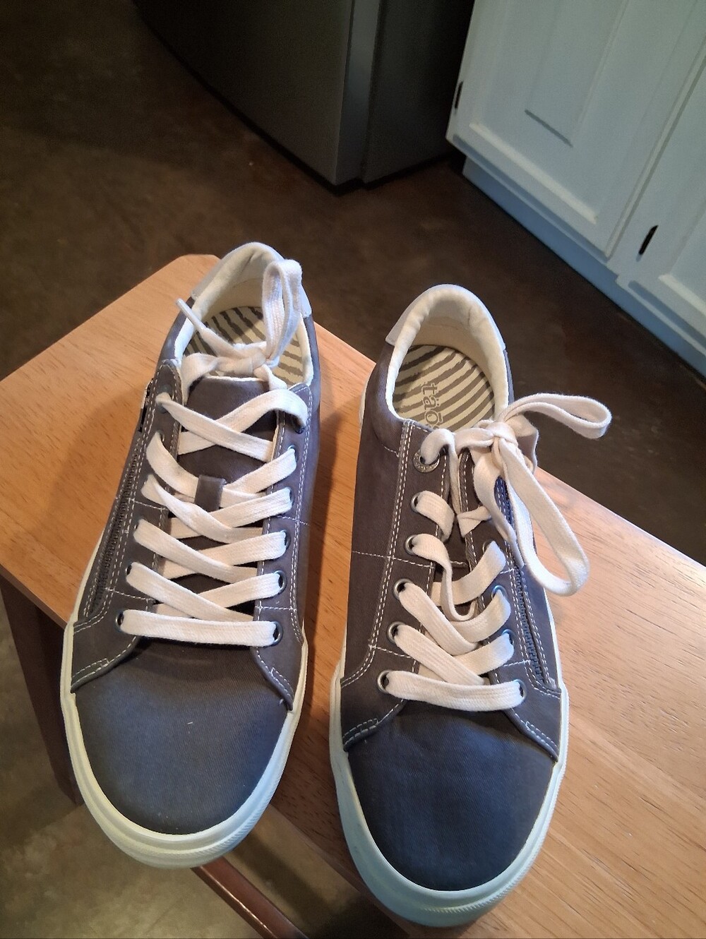 Taos Casual Gray Womens Lace-Up Sneakers with Side Zip - Picture 2 of 4